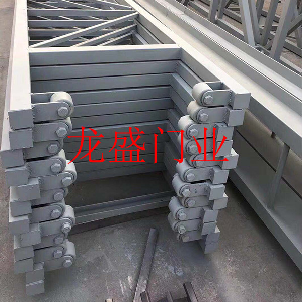 噴砂房雙層簾布堆積門(mén)